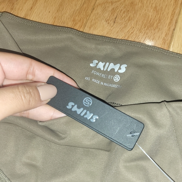 NWT SKIMS HIGH PERFORMANCE HIGH WAISTED 7/8 LEGGING IN OXIDE SIZE XXS - Picture 6 of 10